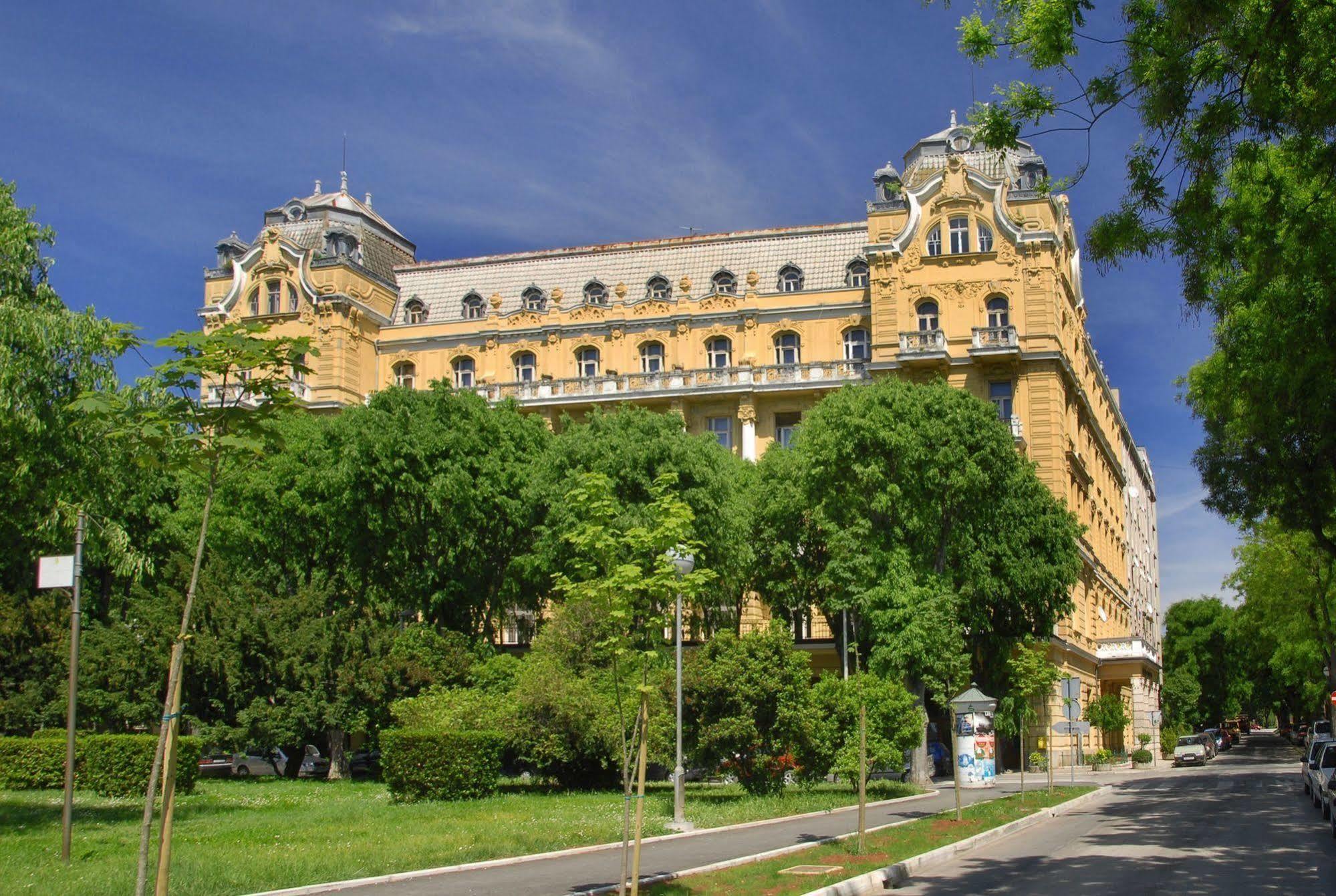 Guest House Hotel Riviera Пула Екстериор снимка