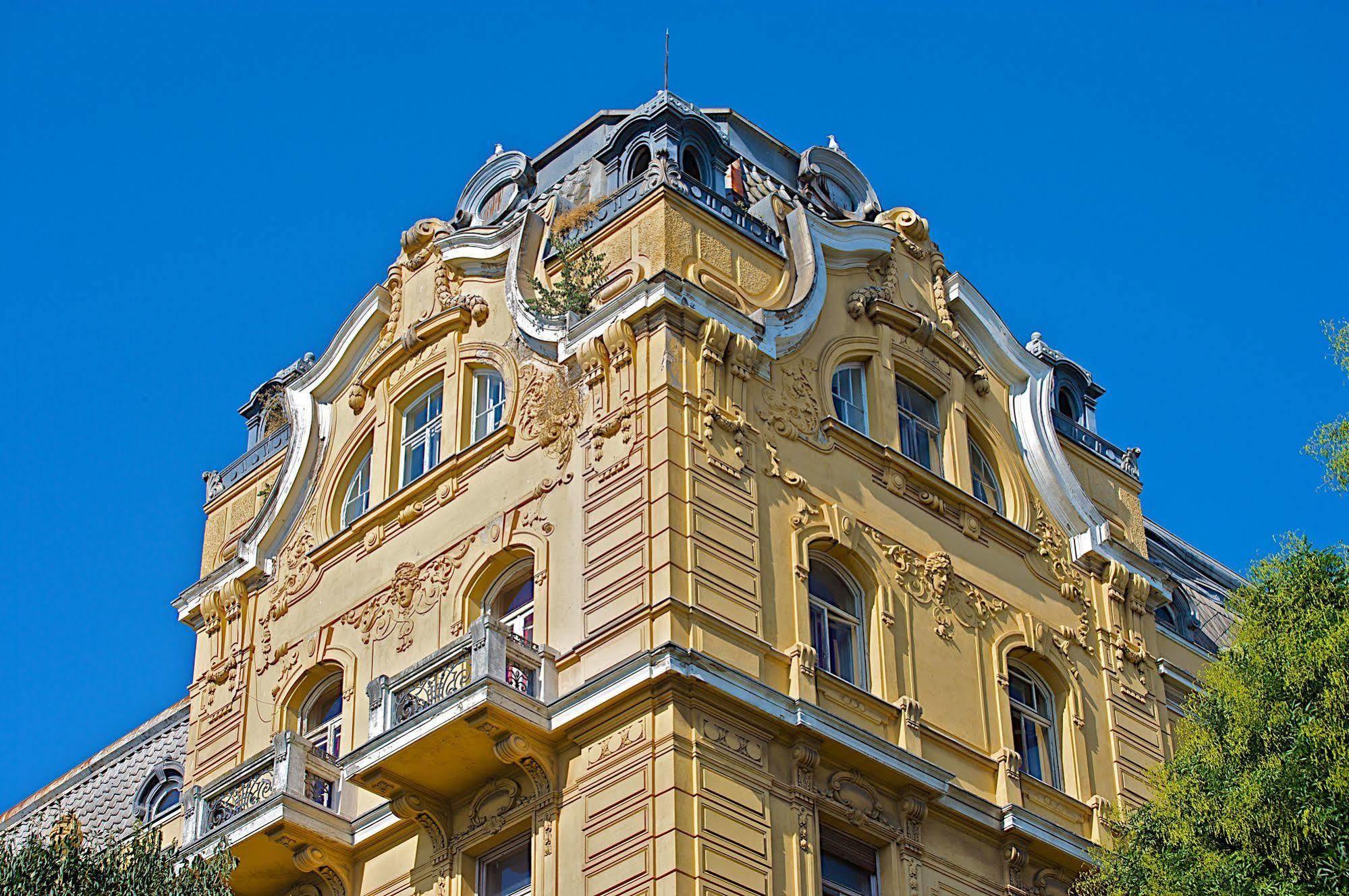Guest House Hotel Riviera Пула Екстериор снимка
