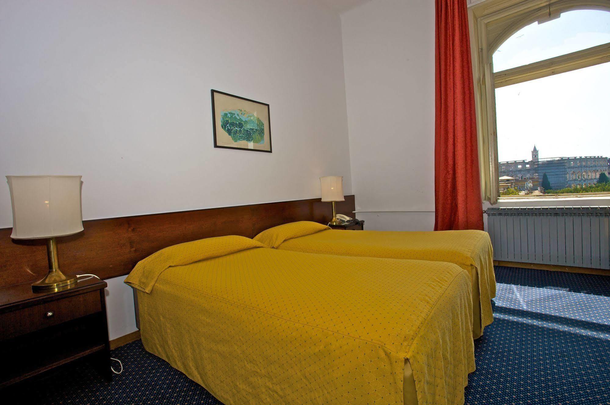 Guest House Hotel Riviera Пула Екстериор снимка