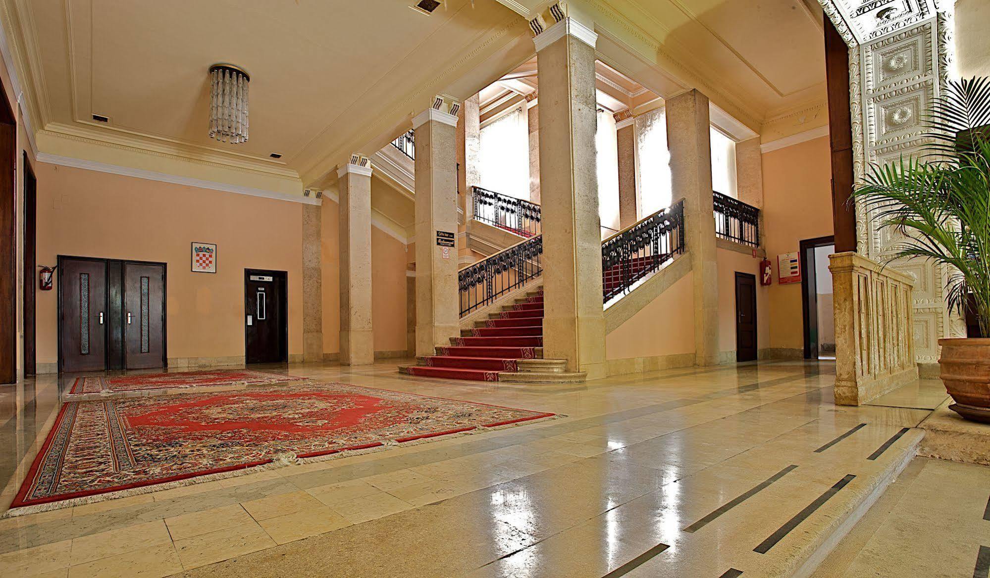 Guest House Hotel Riviera Пула Екстериор снимка