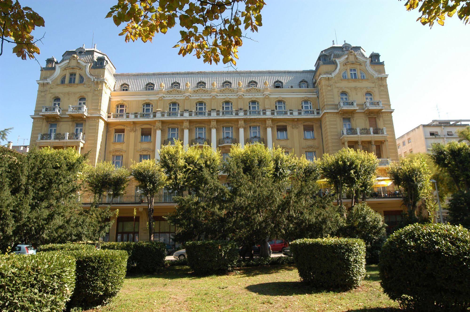 Guest House Hotel Riviera Пула Екстериор снимка